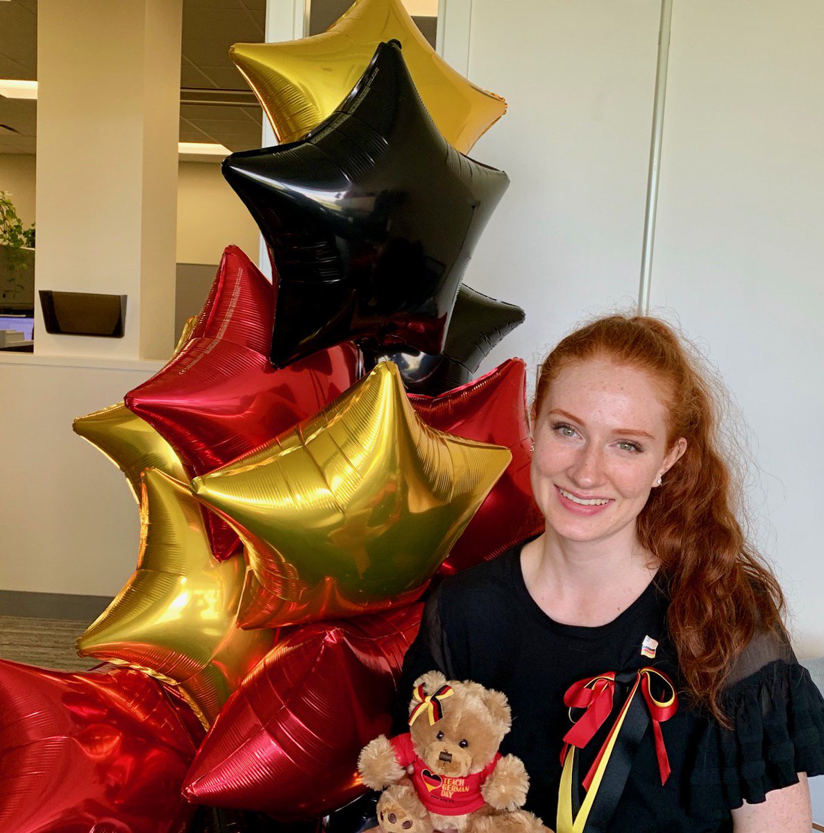 FrauJaeger's tweet photo. Harper College recognizes Maria Vital and Emma Law on National Teach German Day! Sie sind wunderbare Studentinnen und werden hervorragende Deutschlehrerinnen sein! #TeachGerman https://t.co/H8lOkmh5Wg