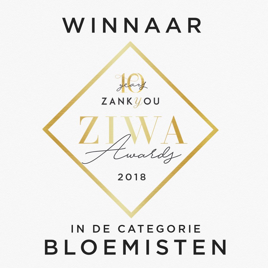 MterVoorde's tweet photo. Zoooo trots!! Gewonnen !!! Beste bruids bloemist van Nederland bij de Ziwa ZankYou Awards!! #MeesterlijkGeschikt https://t.co/Yzb74rkmYm