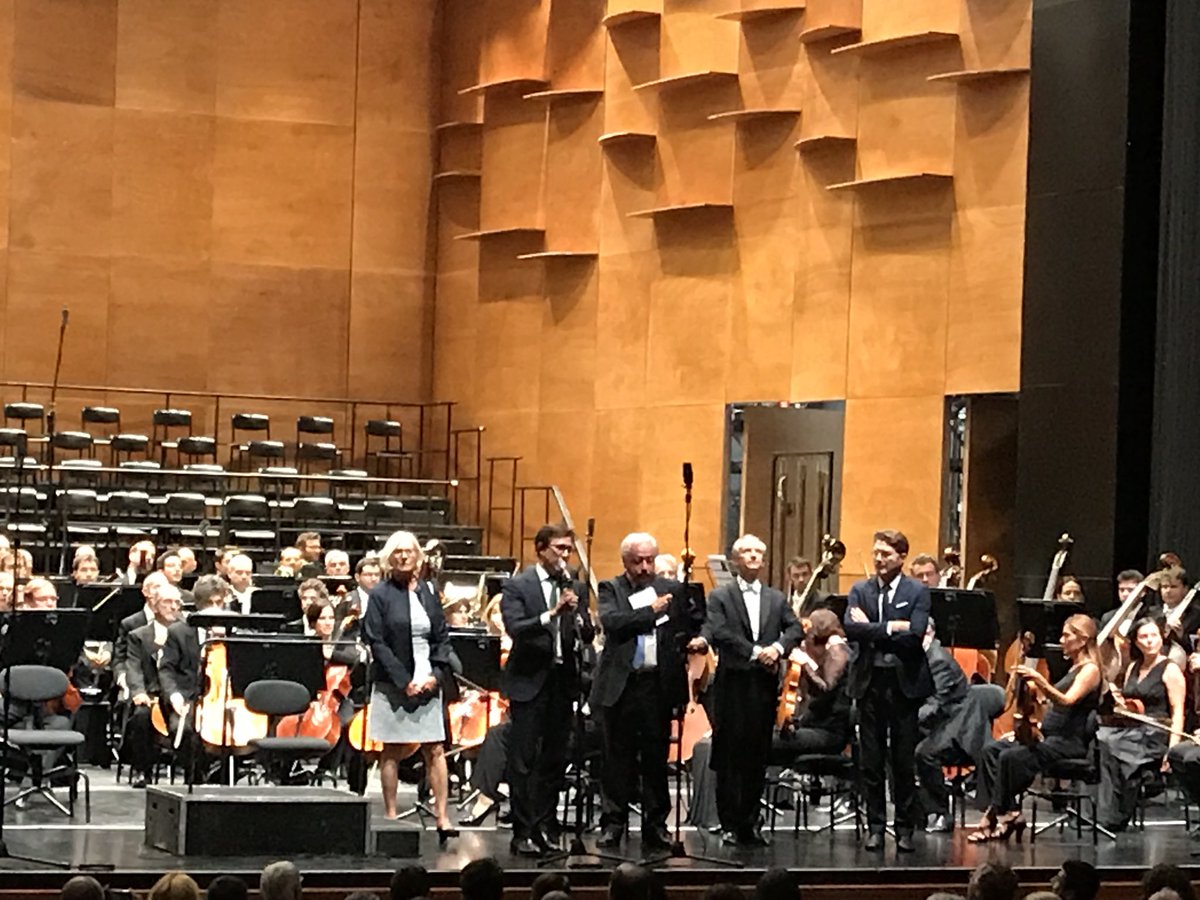 CGiachi's tweet photo. Il sindaco @DarioNardella saluta l’avvio della stagione sinfonica nel #90esimo anniversario della nostra orchestra e del @maggiomusicale creati da Vittorio Gui https://t.co/vmKGTrO3NK