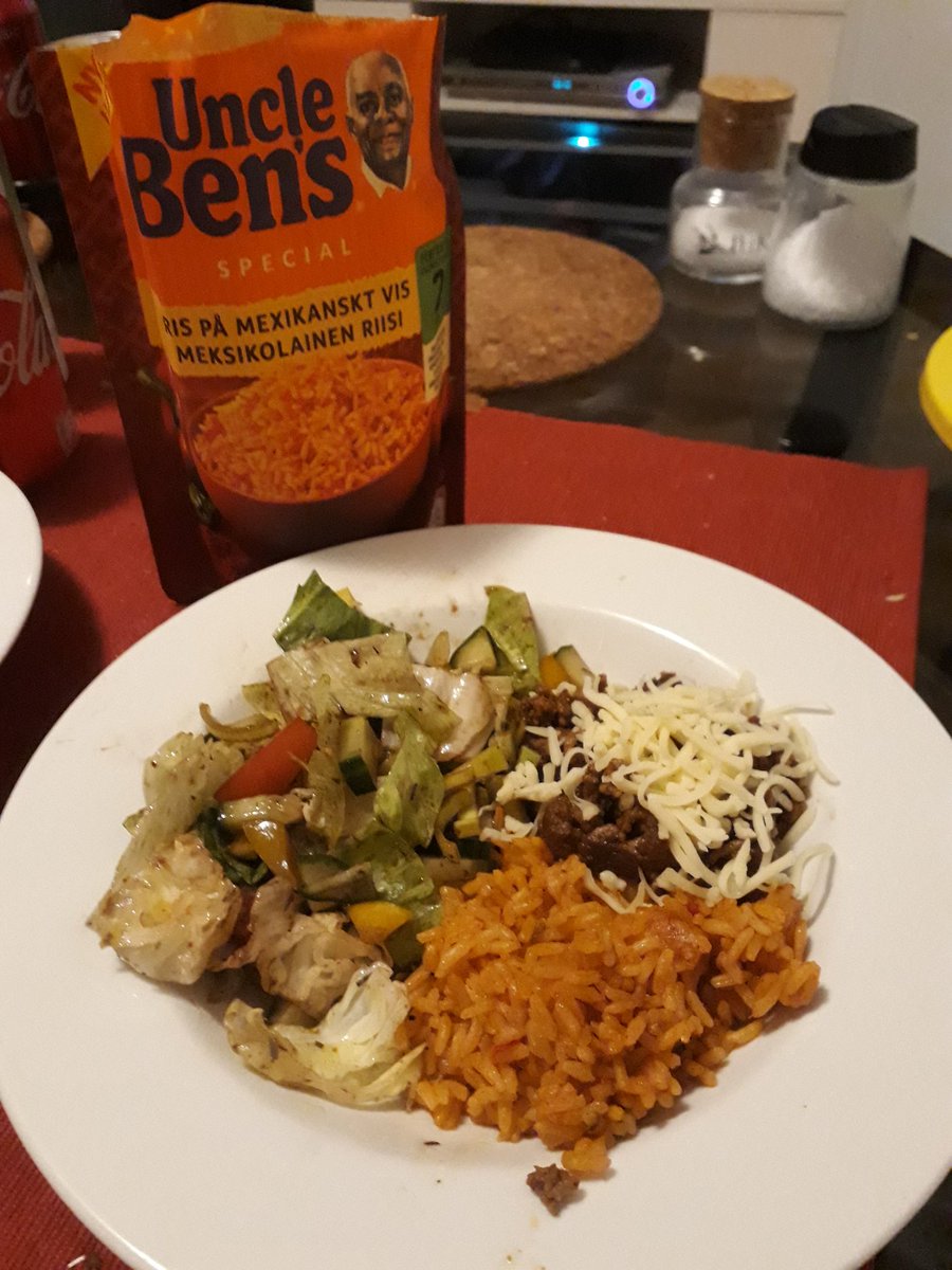 Scoutfanny's tweet photo. I sammarbete med buzzador ätet jag ikväll ris på mexikanskt vis. Väldigt gott och smidigt att tillaga. #unclebensbuzz #unclebensexpressris #snabbmåltid #buzzador https://t.co/XUozgrLXxd