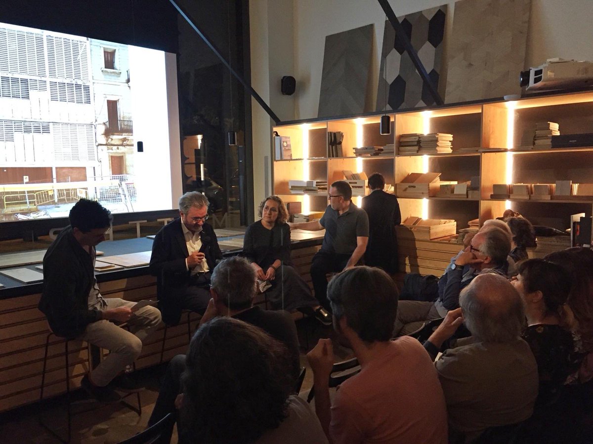 48hOpenHouseBcn's tweet image. Taula rodona amb Ramón Sanabria (@ArquxArqu), Elisenda Bonet (@48hOpenHouseBcn) i Nicanor García (@nicanorgarcia) - moderat per Aureli Mora (@ARXIUSarqcat). Parlarem de la difusió de l’arquitectura. 
#OpenPro
#OHB18
#TalksthatMatter