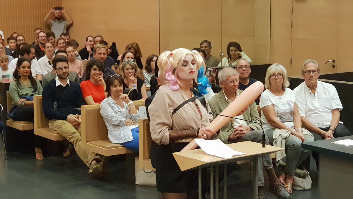Rolan_Rodriguez's tweet photo. À @villedegrasse, on juge Harley Quinn qui a notamment volé la kryptonite de Superman, dans le cadre de la #NuitDuDroit @UjaGrasse @avocatGrasse @Conseil_constit #avocats https://t.co/Belyhs6kEF