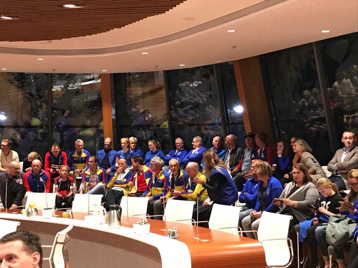 AlphenCDA's tweet photo. Het mag gezegd worden dat vanavond onze publieke tribune overvol zit met sportieve schaatsers #333ijsbaan #cieRED @gemeenteAlphenaandenRijn https://t.co/topROoBpxY