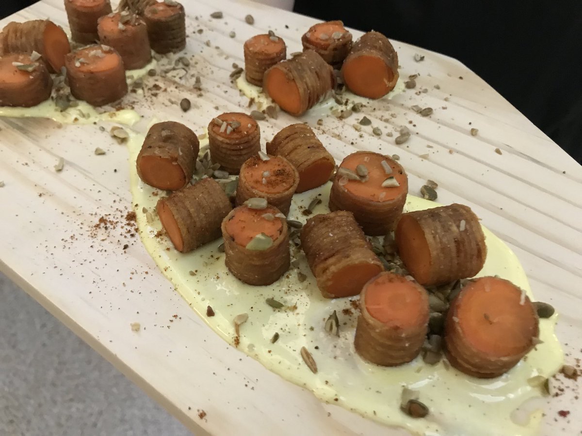 eatnorth's tweet photo. Canapés rolling out! Beef Tartare and Caramelized Carrot & Potato Chip by Winnipeg’s own Chef Mike Robins of @soussolwpg
#PrairieGrid2018
#proudtobeprairie https://t.co/JHddHr0uFs