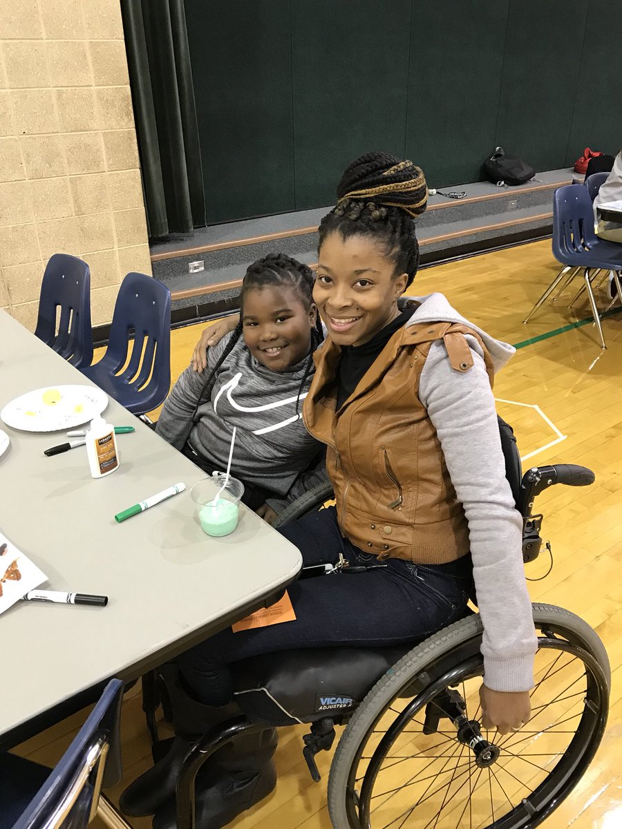 KayleeSlobotski's tweet photo. So much fun happening @OPS_DruidHill Family literacy and science night in full effect 📚♻️ #OPSProud #familynight #scienceisfun https://t.co/iocj3YrBDr