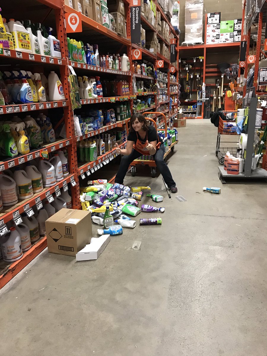 danmiller782's tweet photo. Tammy taking it to the next level flu diving in cleaning 🤭🤭@thd_jeana @ROCAnne70 @ROCMatt70 @kad709 https://t.co/qDBGEMQu1R