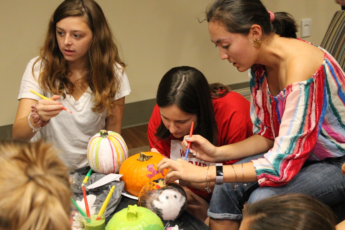 miamiHSAB's tweet photo. Honors students are the best pumpkin painters! ๐ #hsab https://t.co/6ClTw4C8KU