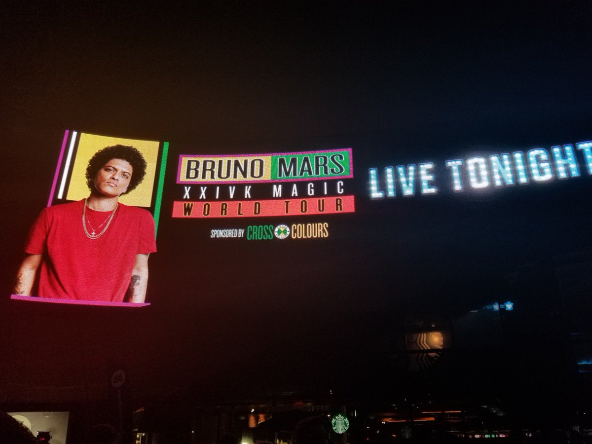 speedygo's tweet photo. #BrunoBKLYN 10-04-2018 @BrunoMars @24magic_tour @Barclays center #24magicworldtour #BKLYN #LiveMusic #NewYorkCity (at @BarclaysCenter for Bruno Mars: 24K Magic World Tour in Brooklyn, NY) https://t.co/XQlB9TAkSs https://t.co/VAdDgXtmnO