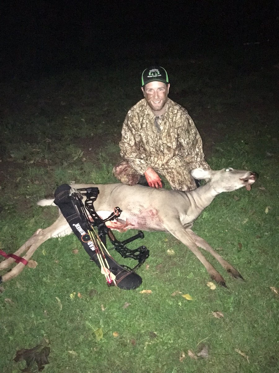 HuntsmansCreed's tweet photo. @colegbronson doing a little #doepatrol early in the NY season! #doedown #archeryhunting #huntsmanscreedtv https://t.co/gJFAxaNnCU