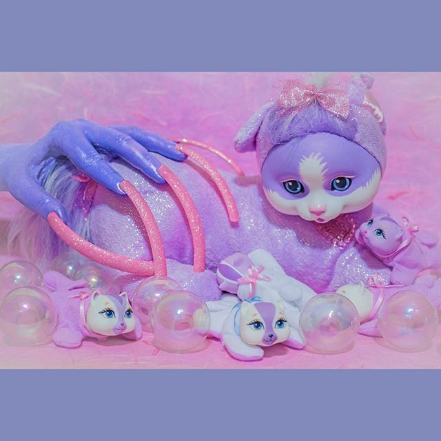 LyncaraBeshirs's tweet photo. I’m bringing back my 90s childhood with fabulous nails. #nailart #nails💅 #nailmodel #handmodel #handart #forart #90stoys #nostalgia #kittyart #lowbrowart #pastel #90sart #lyncarabeshirs #weirdart #toycollector #glitternails https://t.co/tL0KwIj4aP https://t.co/hwWG6SWxJV