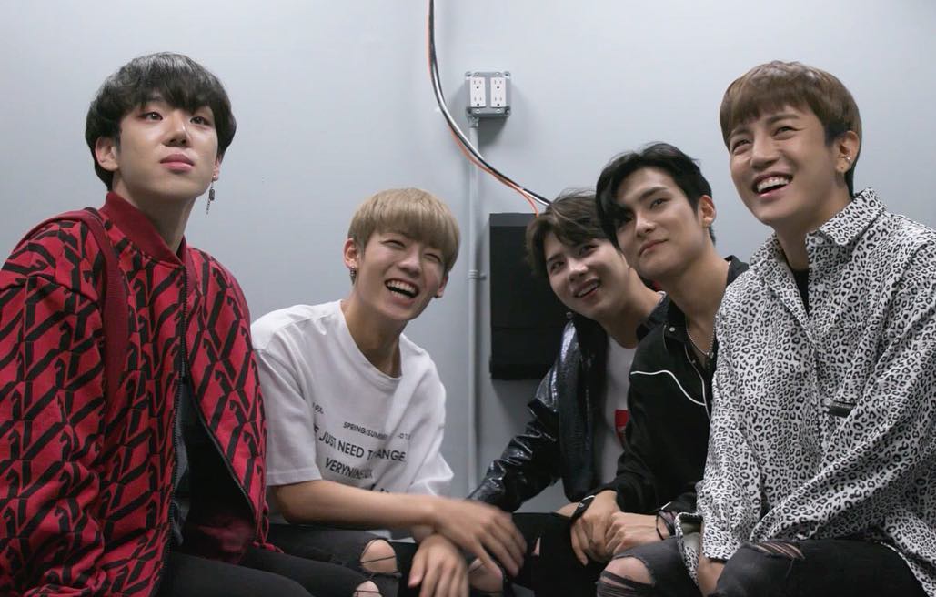 hwallshy's tweet photo. meus amorzinhos, nem da pra acreditar que já fazem 500 dias, em que surgiu um dos grupos mais maravilhosos e visuais do Kpop, aaa eu amo tanto vocês...que venham muitos e muitos dias junto a vocês! ❤️
#500DaysWithACE https://t.co/ZbSg0P4jCJ