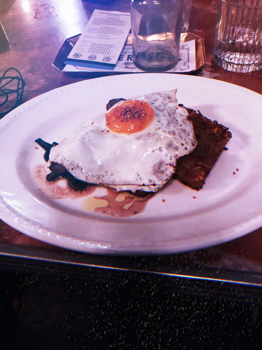 CassMao's tweet photo. Late night lols after #sm18 = steak and eggs kinda morning ๐ Huge congrats all, what an epic cohort! #fewspotsleft #fillingquickly https://t.co/gi1VTTbqgy