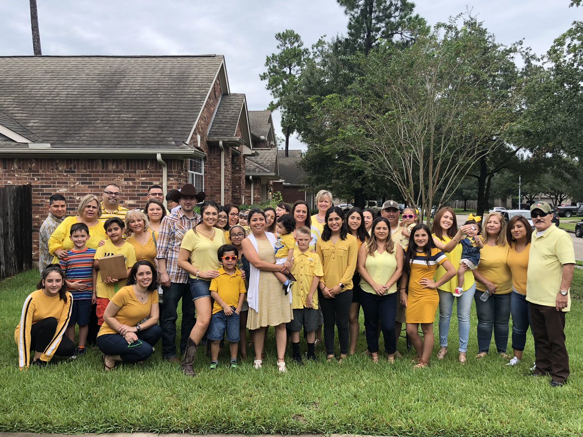 DrYolandaRios's tweet photo. Late Post: We celebrated my daughter’s first birthday last Saturday 💛 In honor of microcephaly awareness, everyone wore yellow! #TeamIvanna #MicrocephalyAwareness https://t.co/nRl8VudqKp