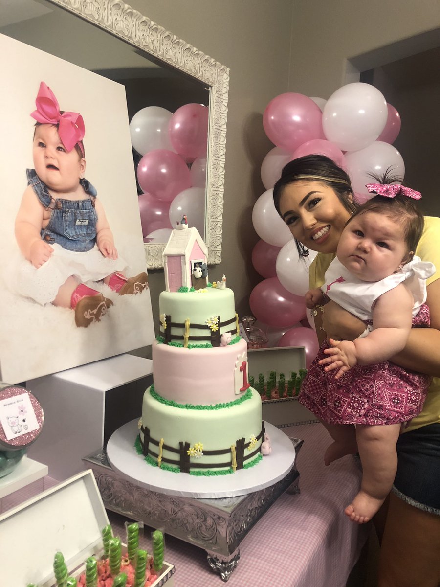 DrYolandaRios's tweet photo. Late Post: We celebrated my daughter’s first birthday last Saturday 💛 In honor of microcephaly awareness, everyone wore yellow! #TeamIvanna #MicrocephalyAwareness https://t.co/nRl8VudqKp