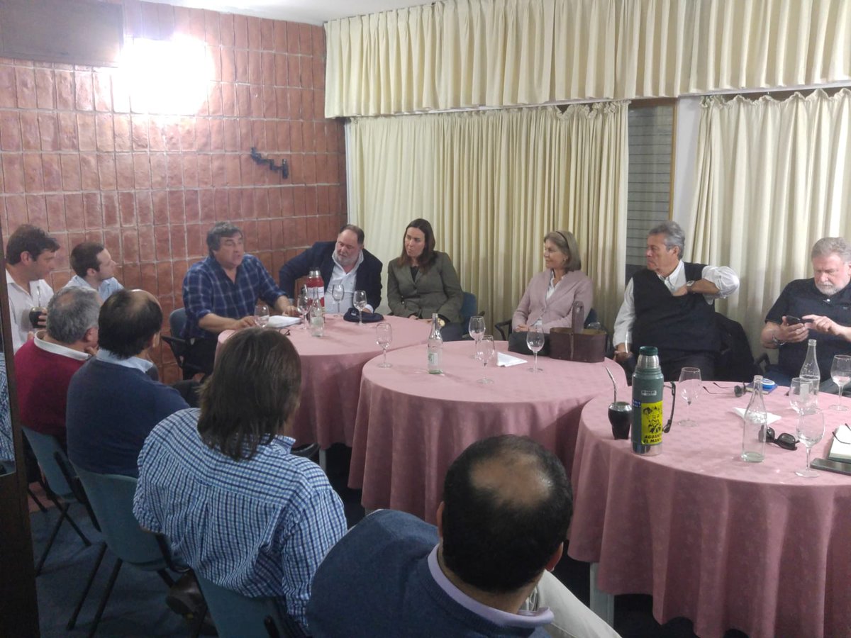 GIntendentes's tweet photo. Hace momentos nada más @MejorPaisUy estaba conferencia de prensa en Colonia junto al candidato @Antia_Enrique https://t.co/rAlCJ5o9dZ