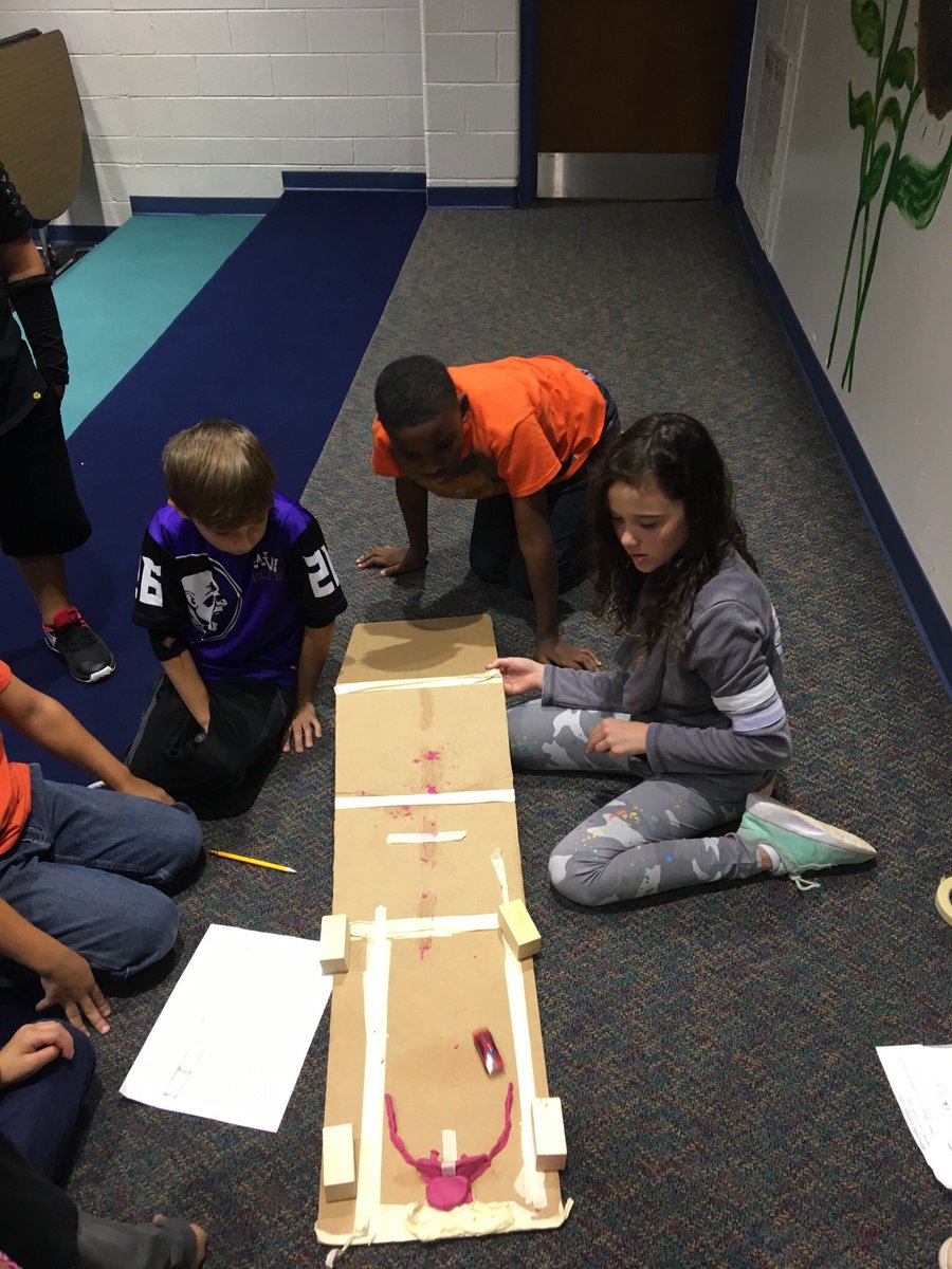 melissa_yack's tweet photo. Fourth graders made cardboard ramps to show how changing a variable can affect the motion of an object. #Ervingskyhawks #energy https://t.co/B06gKycMnv
