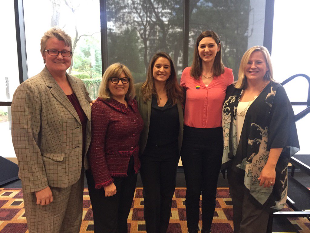 DebraLangford's tweet image. Proud of @USCMarshall   FT MBA student Stacy McClarnon who moderated a great panel at #ROMBA2018 for OutWomen.