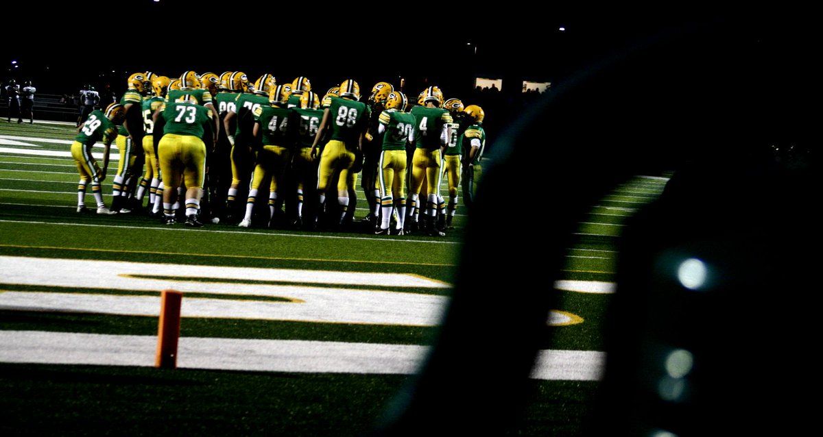 geneseofootball's tweet photo. See you tomorrow night in Ottawa! Best of luck to both teams and drive safe Green Machine fans! Oh and pack your rain gear! Possibility of rain!
#beleaf #ghs #greenmachine #highschoolfootball #mightrain https://t.co/grFHYOZQUy