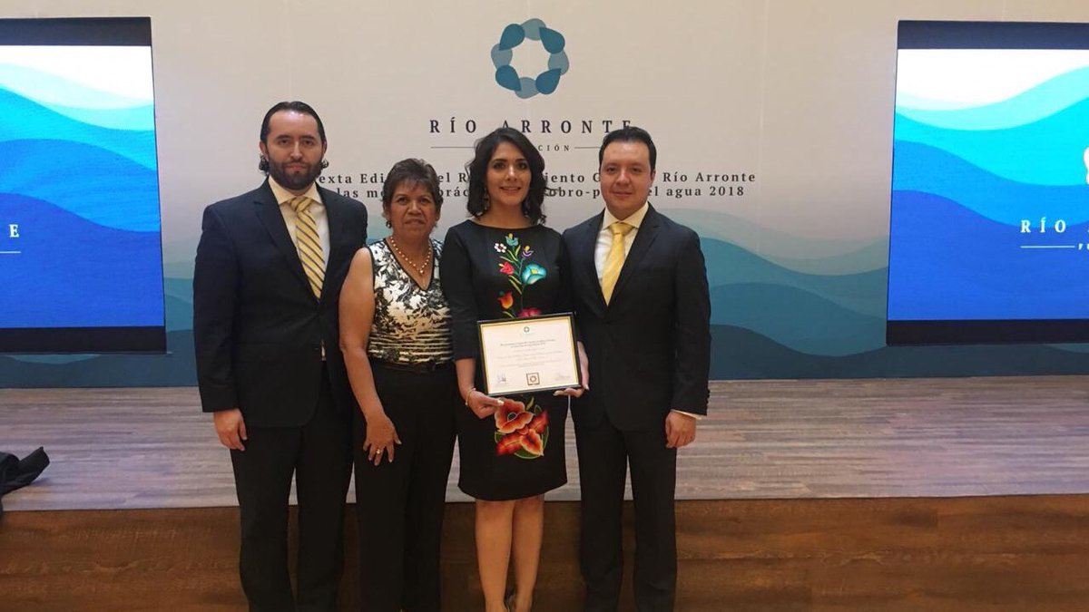 CEA_GobOax's tweet photo. La CEA a través de su sistema operador de El Retiro en la región de Valles Centrales, obtuvo el premio a las mejores prácticas en cobro-pago del agua 2018, otorgado por la Fundación Gonzalo Río Arronte. ��nico sistema en obtener este galardón en la zona sur-sureste del país. https://t.co/cCzo1IL3hW