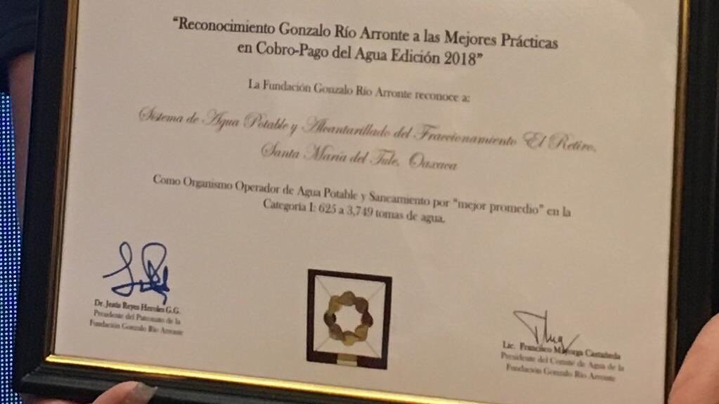 CEA_GobOax's tweet photo. La CEA a través de su sistema operador de El Retiro en la región de Valles Centrales, obtuvo el premio a las mejores prácticas en cobro-pago del agua 2018, otorgado por la Fundación Gonzalo Río Arronte. ��nico sistema en obtener este galardón en la zona sur-sureste del país. https://t.co/cCzo1IL3hW