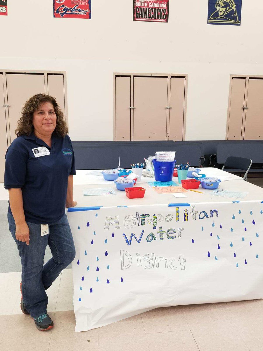 mwdh2o's tweet photo. Education teams from MWD and @RanchoCAWatrDst were with 7th graders at the Eco fair today at Thompson Middle School to discuss #CAwater. #thinkh2o https://t.co/RmaXBZaiix