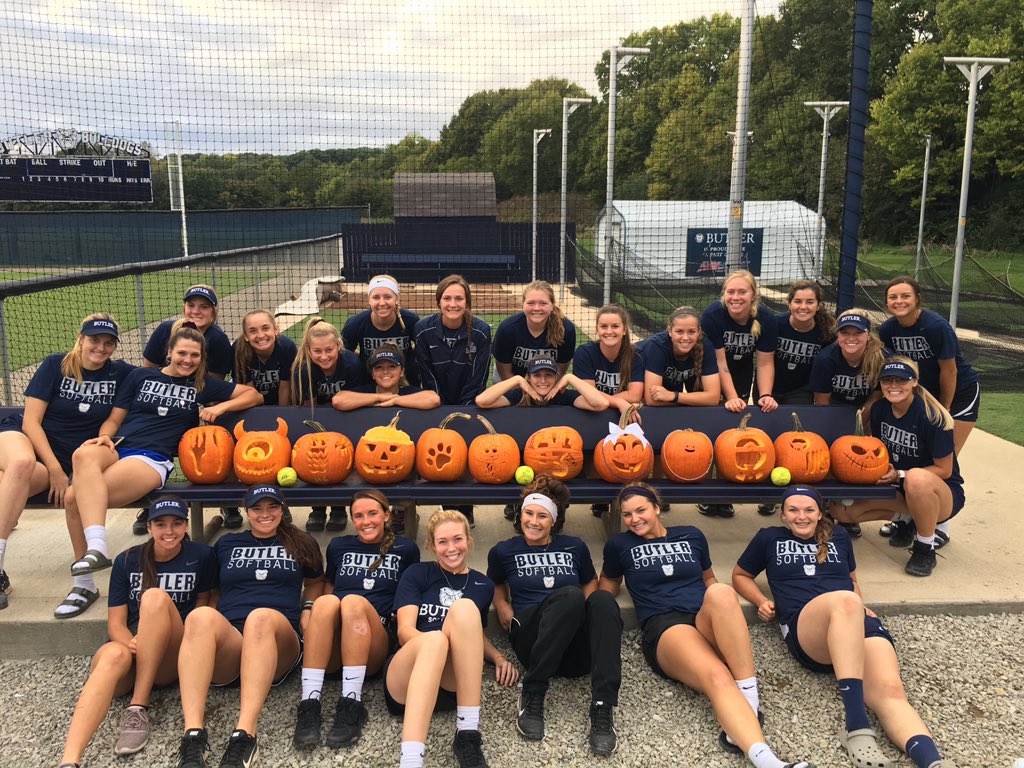 Team pumpkin carving contest!