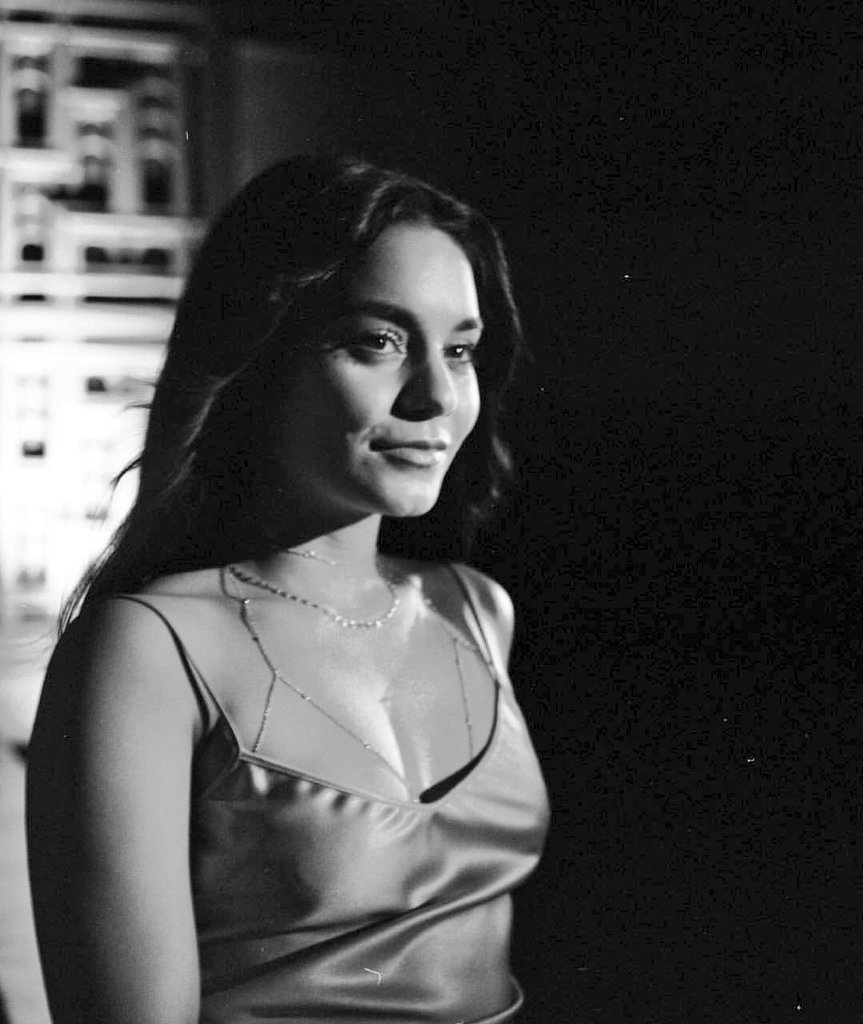 vahudgensbr's tweet photo. Se Vanessa lançar um novo álbum, qual sonoridade vocês querem? Bem dançante tipo #LayWithMe ou mais calma tipo #RemindingMe? ✨

VANESSA HUDGENS NEW MUSIC
https://t.co/Blx8utS2fC https://t.co/d1FofZ3AdA