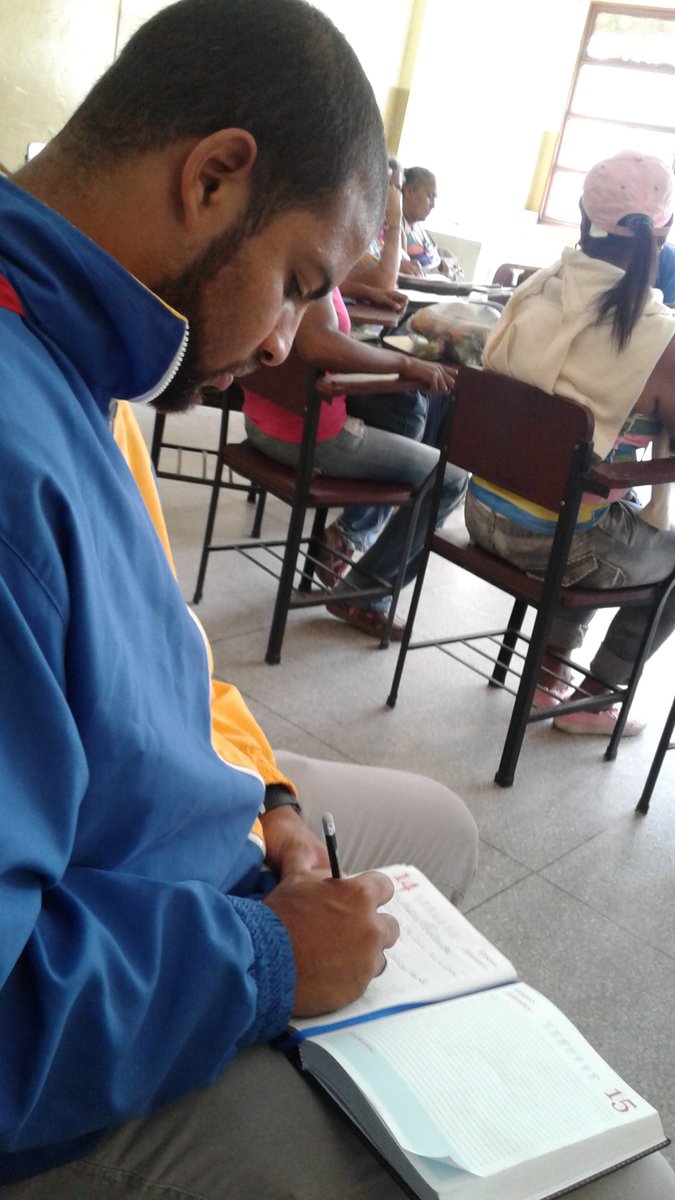#04Oct Participación de @ComunasGDC <a href="/GobiernoCapital/">Gobierno del Distrito Capital</a> En la Instalación del Congreso de Consejo Comunales y Comunas Eje Comunal #7. Siguiendo Lineamientos de Nuestro Presidente <a href="/NicolasMaduro/">Nicolás Maduro</a> 
#ComunaONada
#PetroNuevasEraEconómica