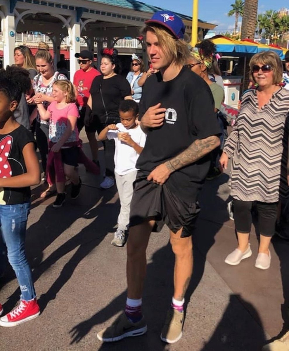 Disney Parks Celebs Ar Twitter Confirmed Justin Bieber Is At Disneyland Saw Spotted Disney Disneyland Justinbieber Celebritysighting Disneyparkceleb Disneyparkceleb T Co Dzr7nsaf8c Twitter