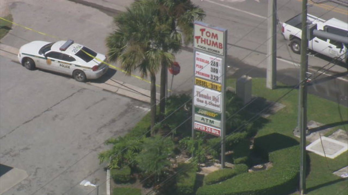 2 found shot outside Tom Thumb in southwest Miami-Dade bit.ly/2QpjH2W?utm_so… https://t.co/Ko9Dy9V7Vd