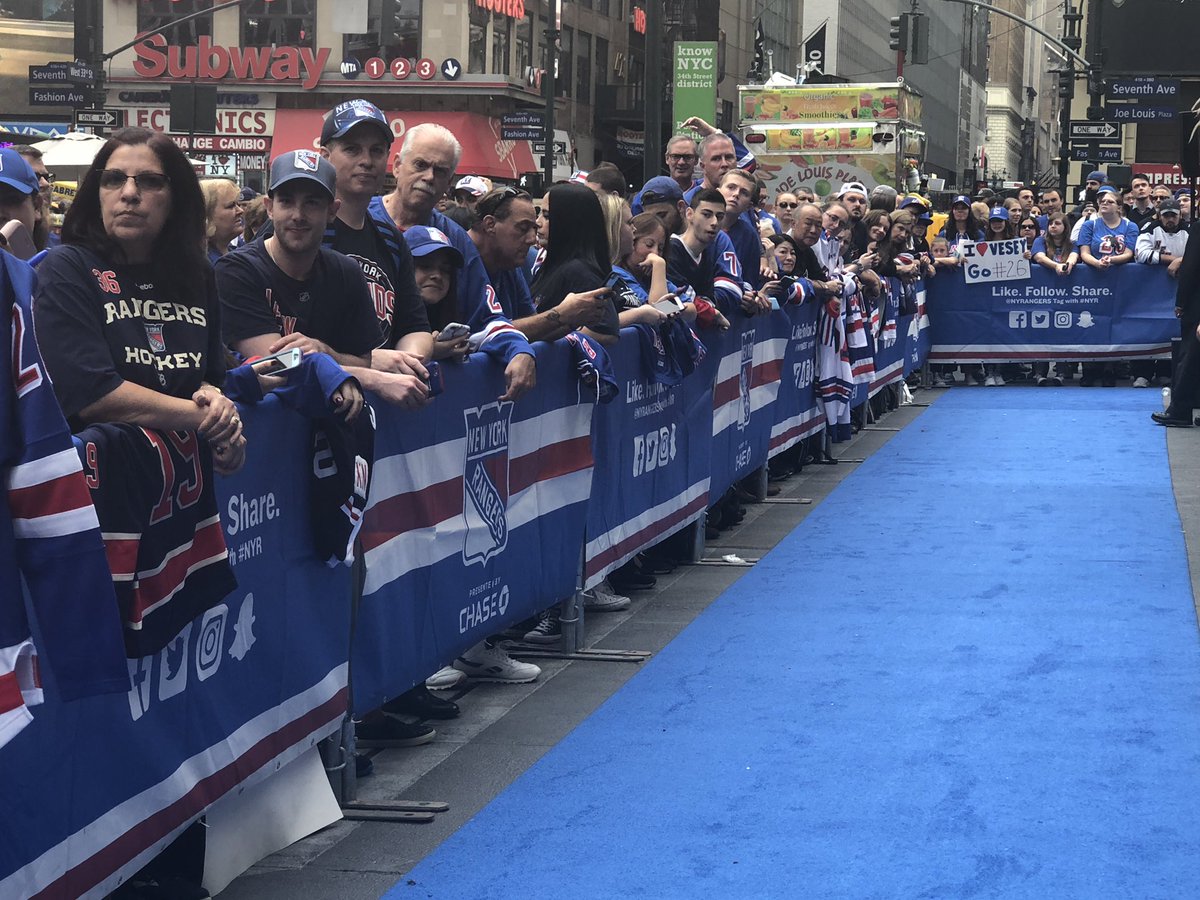 NYRangers's tweet photo. Getting ready for #NYR Opening Night Blue Carpet presented by @Chase!

It’s good to be home! https://t.co/f1w61MkGti
