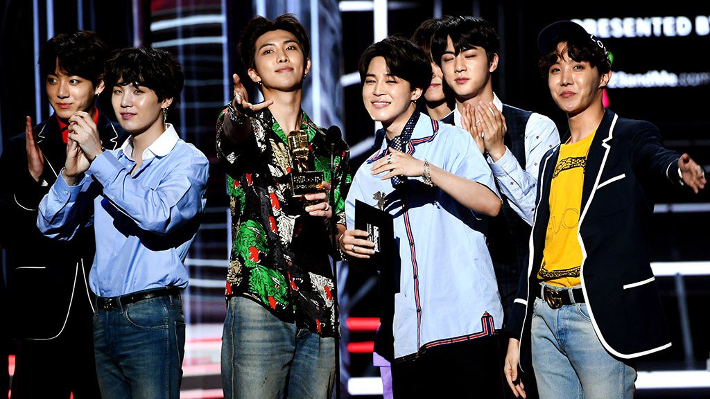JamoMag's tweet photo. #BTS Fans Are #Angry After a Radio Host Calls the Group's #Music "Noise" https://t.co/xilm2gvpkz https://t.co/mCkEyXNFEY