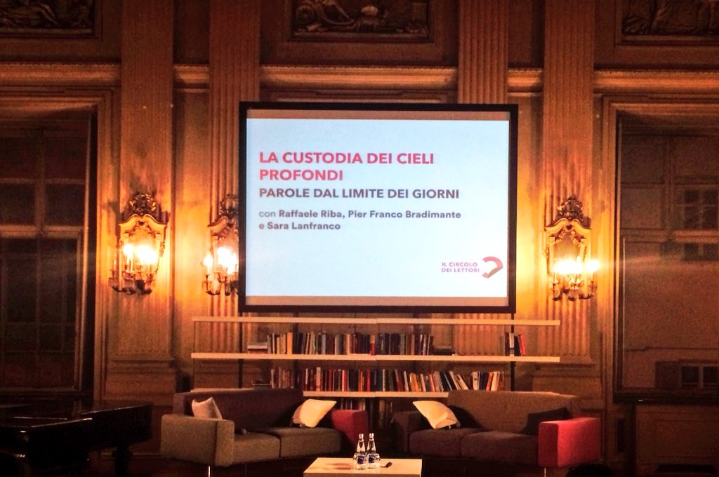 ‘Le passioni sono pervasive.’

Scrivere è come cucire un vestito con la miglior stoffa e che duri il più possibile. 
Si costruisce una storia attorno ad un’idea. Si scrive parlando a qualcun altro e, quando accade, si finisce per esprimere le proprie passioni.

<a href="/raffariba/">raffaele riba</a> 🔝