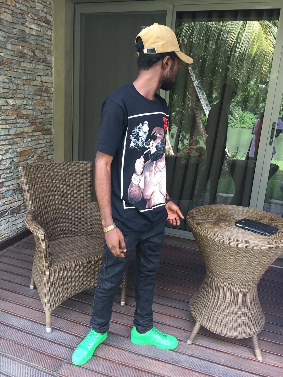 SmoochyMarley's tweet photo. Put your trust in no man💯🌹🕊 #TheReignAlbum https://t.co/knf00HQuUJ
