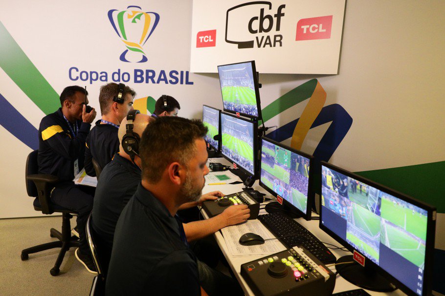 sportsvideo's tweet photo. @CopadoBrasil is the first tournament since the FIFA World Cup in Russia to use VAR. In a system with a ton of moving parts, Clear-Com's (@clearcomsystem) communications system is keeping everything together.
https://t.co/LsebtQXp9f #sportstech #FinalCopaDoBrasil https://t.co/LlhOzd9F6r