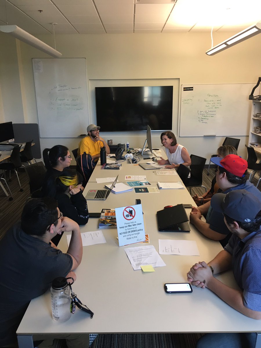 ElEspejoMag's tweet photo. Awesome meeting today! Thanks for joining us @profjmoore
(P.S. Did you spot the #peterpose before scrolling to the last picture? ππ») https://t.co/EEG8iOtV4B