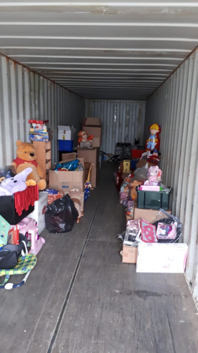 LCC_CELServices's tweet image. As part of our service we clear properties! We aim to recycle what we can! We have a reuse team and a large container which gives charities of Leeds the chance to collect items a reuse them! #doingourbit
