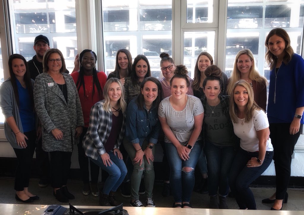JulieKenneyIA's tweet photo. Pretty sweet lunch gig today judging the @iowa_corn food blogger cook off with @iowabeefcouncil and @IowaPork
#iacornquest showcases corn and all things #iowaAg to these amazingly talented food bloggers from across the country https://t.co/CoyicJf6tk
