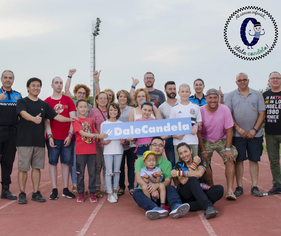 polisxvalientes's tweet photo. Tenemos una meta. Un objetivo al que tenemos que llegar todo juntos. Un final esperado para que jamás se vuelva a saber de este monstruo cobarde.... Porque entre todos....LO CONSEGUIREMOS 💪💪💪 
Cáncer infantil....#VAMOSAPORTI 
Gran foto de familia!!!! 
#DaleCandela #Terrassa https://t.co/3i9hB2H75h