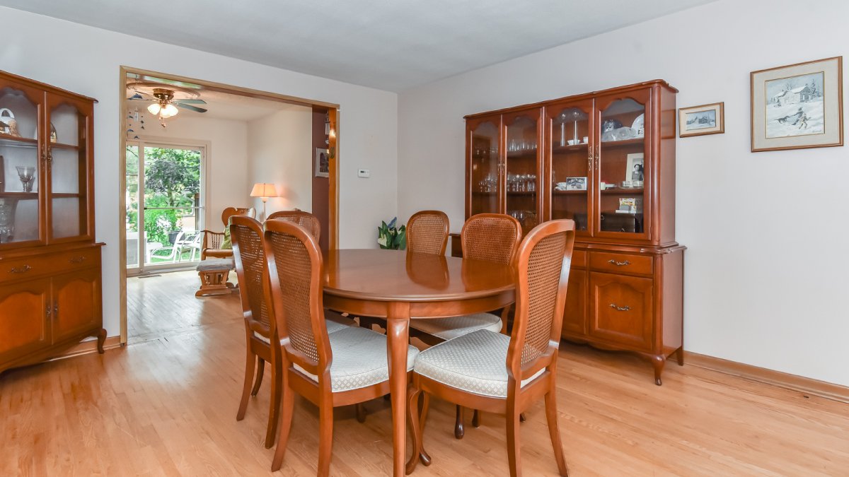 NEW | Bright living spaces &amp; beautiful updates. It's the 5 bedroom home you've been searching for --> seeit.tw/ogBfqX <a href="/CarolanSorbara/">Carolan Sorbara</a> #Guelph #MoveToGuelph