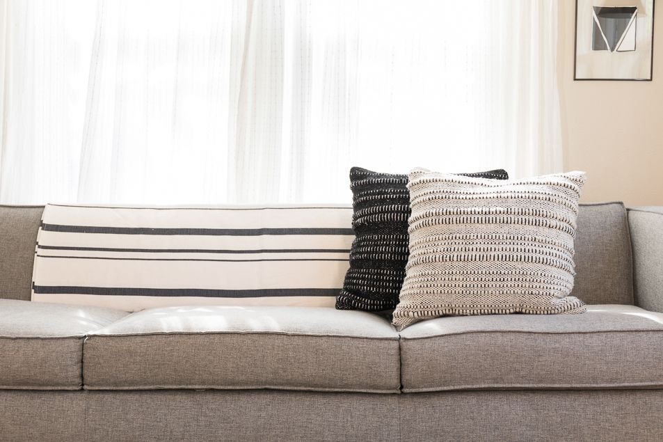 RookRender's tweet photo. The Prado pillows are truly unique. Our exclusive design combines multiple yarn thicknesses and contrasting color to create texture and geometry thats soft to the touch. Come learn more, website link in bio! 

#elevateddesign #howitsmadematters #makehomeyours #homedecor https://t.co/3G1TNVkOaN