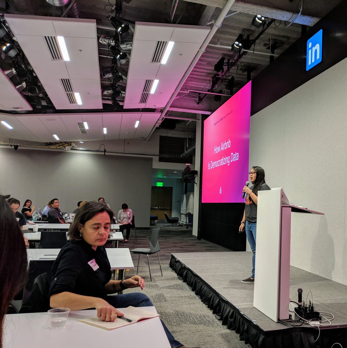 simeonfranklin's tweet image. Learning about @AirbnbEng's Data University from Ellen Huynh #TechKnowCon "How Airbnb is Democratizing Data"