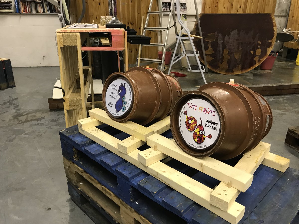BragdyTwtLol's tweet photo. Siop agor 9:30 Dydd Gwener tan 10yh! Gyda’r #BarTwt yn cychwyn am 12:00.

The siop is open this Friday from 9:30 to 10pm! #BarLol starts serving at 12:00.... https://t.co/Bwd6YVndv1
