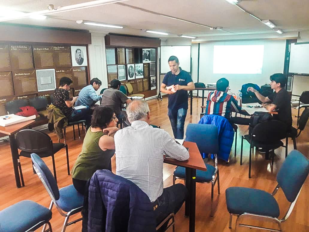 SiembraEP's tweet photo. #YachayTeCuenta 📣 #DesignThinking es una metodología de identificación de ideas 💡 a partir de una problemática y de un proceso de empatía. En el taller se abordaron problemáticas reales enfocadas a distintos sectores. #FabLab_Yachay https://t.co/VzPkwuNxGW