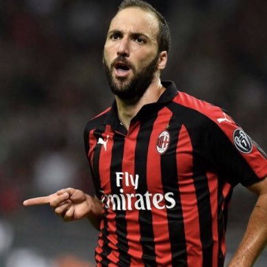 FutbolWar's tweet photo. 🔄 RT -> Benzema🇫🇷
♥️ LIKE -> Higuain🇦🇷 https://t.co/hzlWmuTR3d