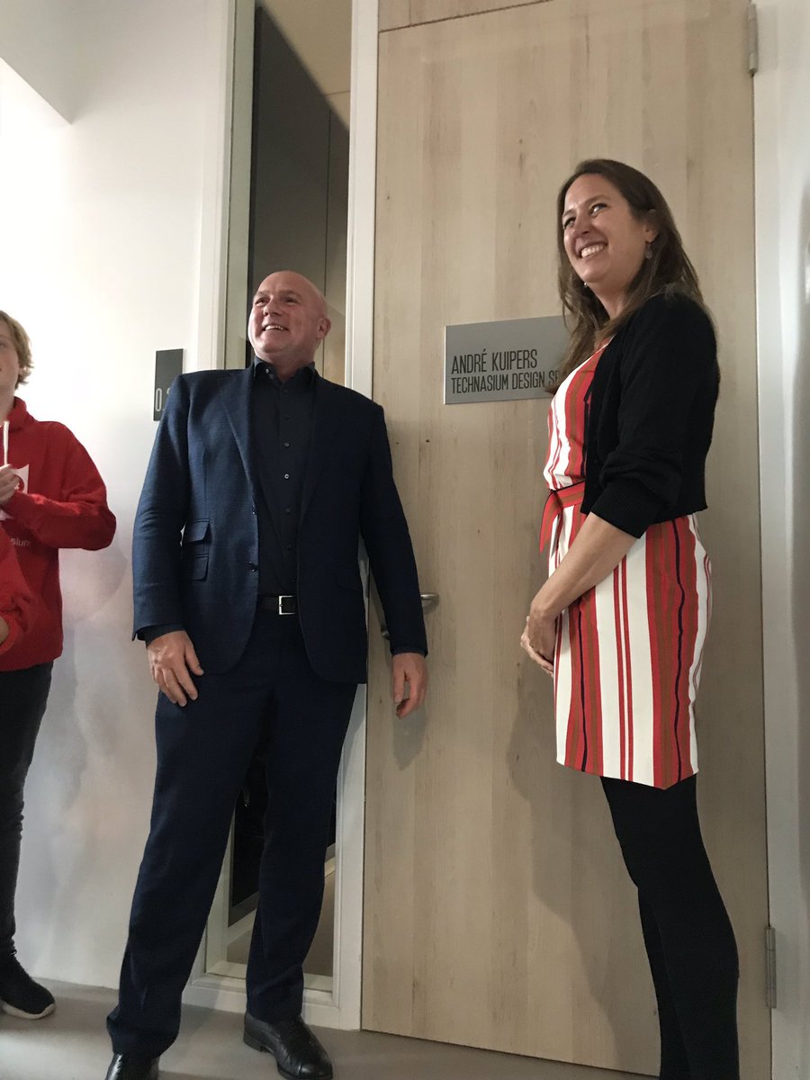 astro_andre's tweet photo. Mooi om in het gebouw van mijn voormalige middelbare school de nieuwe Technasium faciliteit te openen. Voor Amsterdamse wereldburgers. Good memories. https://t.co/mt4CHXUhTO