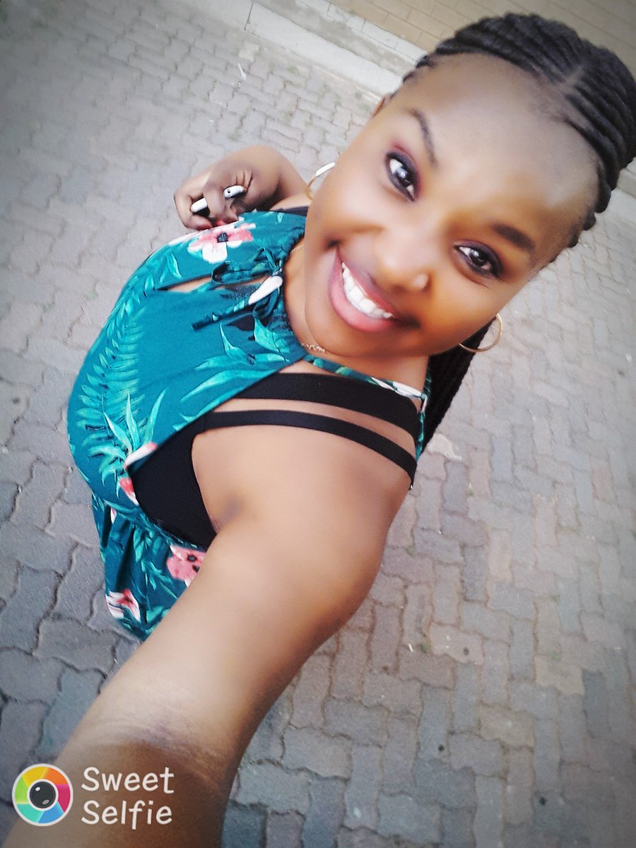 MinkieLeeray's tweet photo. MinkieLeeray🖤
❤️
💜
💖
🖤
💛
❤️
💚
💓
💙
#iamaqueen
#beautyinside
#fearless
#plusfab #plussizemodels https://t.co/RzLoxF0iTn