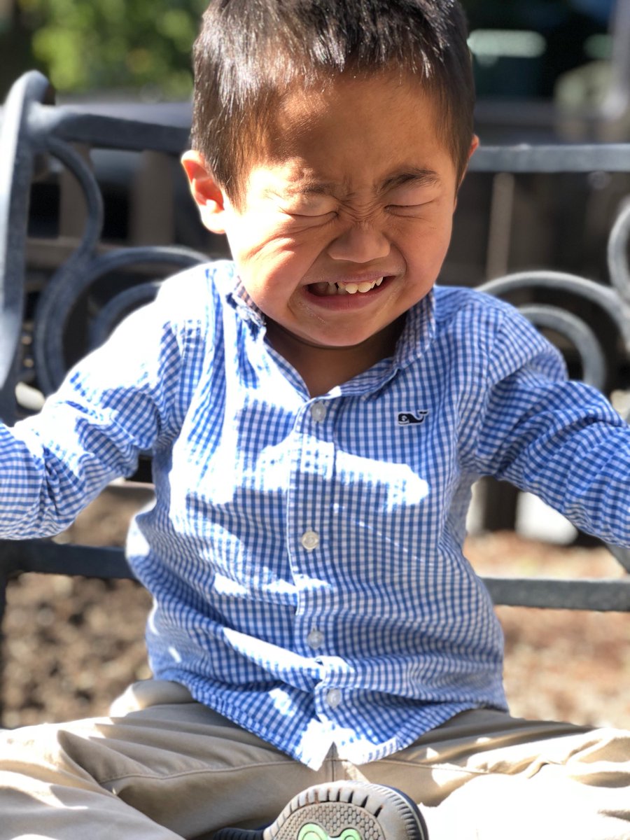 olivviagreen's tweet photo. practicing your smile in the mirror before picture day like https://t.co/MDoWcQad76