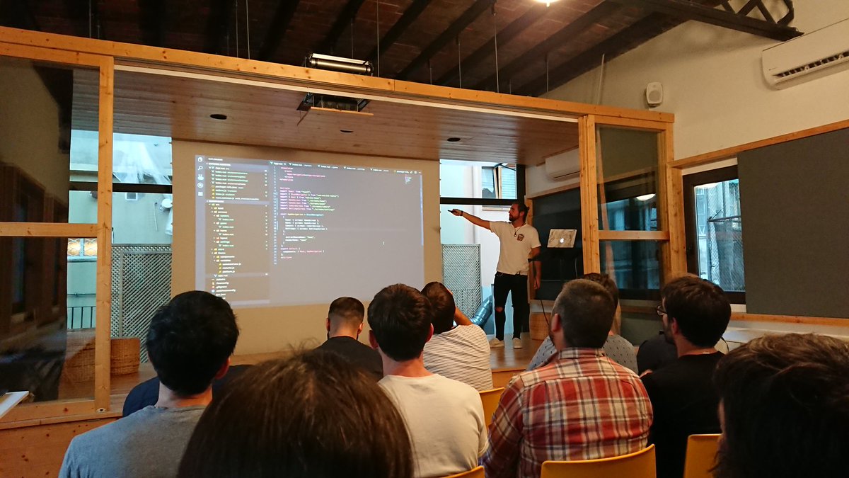 robertohuertasm's tweet image. @xavism9 introducing @VueNativeIO to the audience tonight at @vuejsbcn!