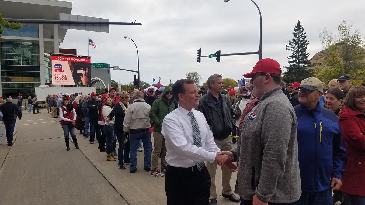 MNJeffJohnson's tweet photo. It’s great to be in Rochester today. Thousands of people here, hours early. Something is happening in the state of Minnesota. Something huge.

#OverthrowTheStatusQuo https://t.co/hHLuPjQ1Ma